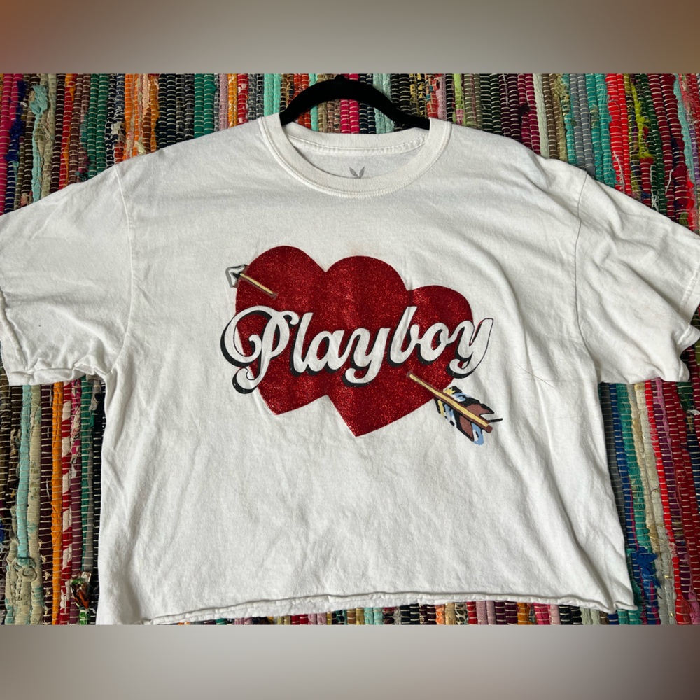 PLAYBOY White and Red Heart Graphic Tee Shirt Cropped Size Large L Valentine’s